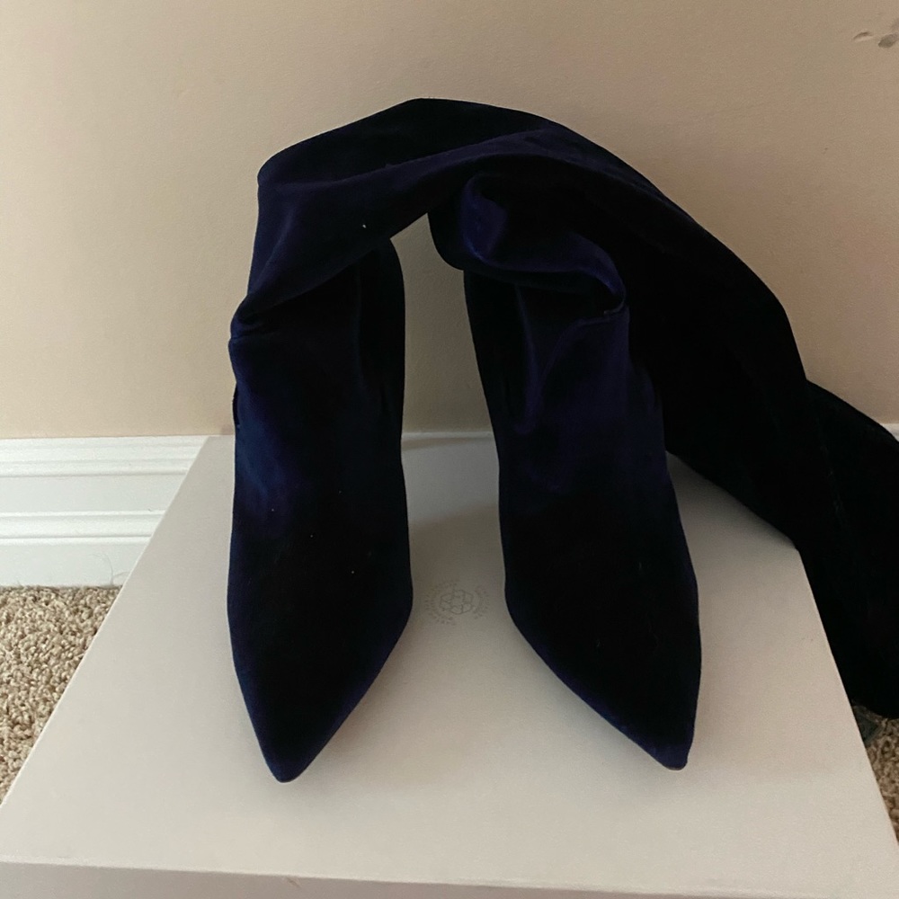 Manolo Blahnik. Size 40